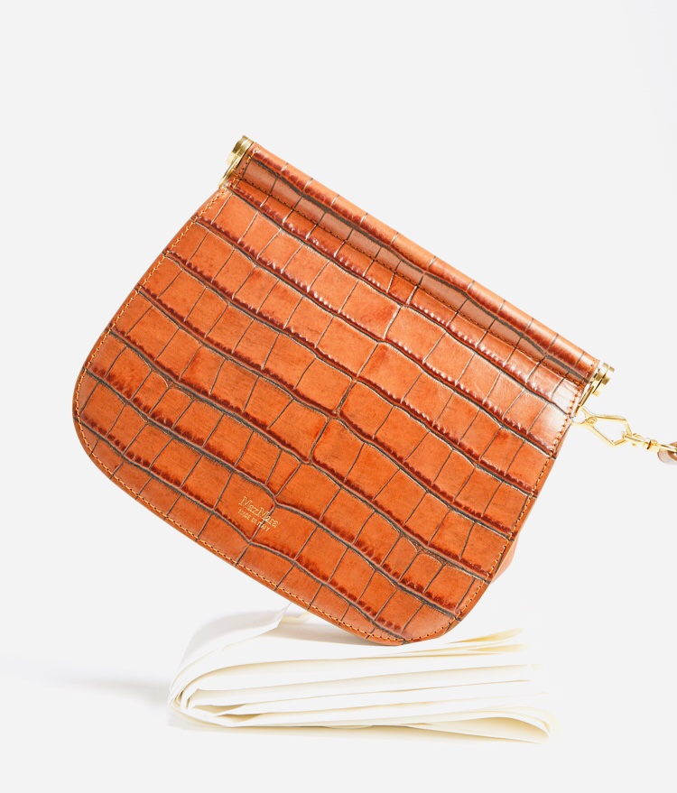 7EA1E275-ACFC-4ACF-A7DE-22BCCDB5B8CC